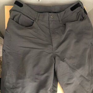 REI Novara Double Exposure Padded Bike Shorts Men's size S Gray Tan